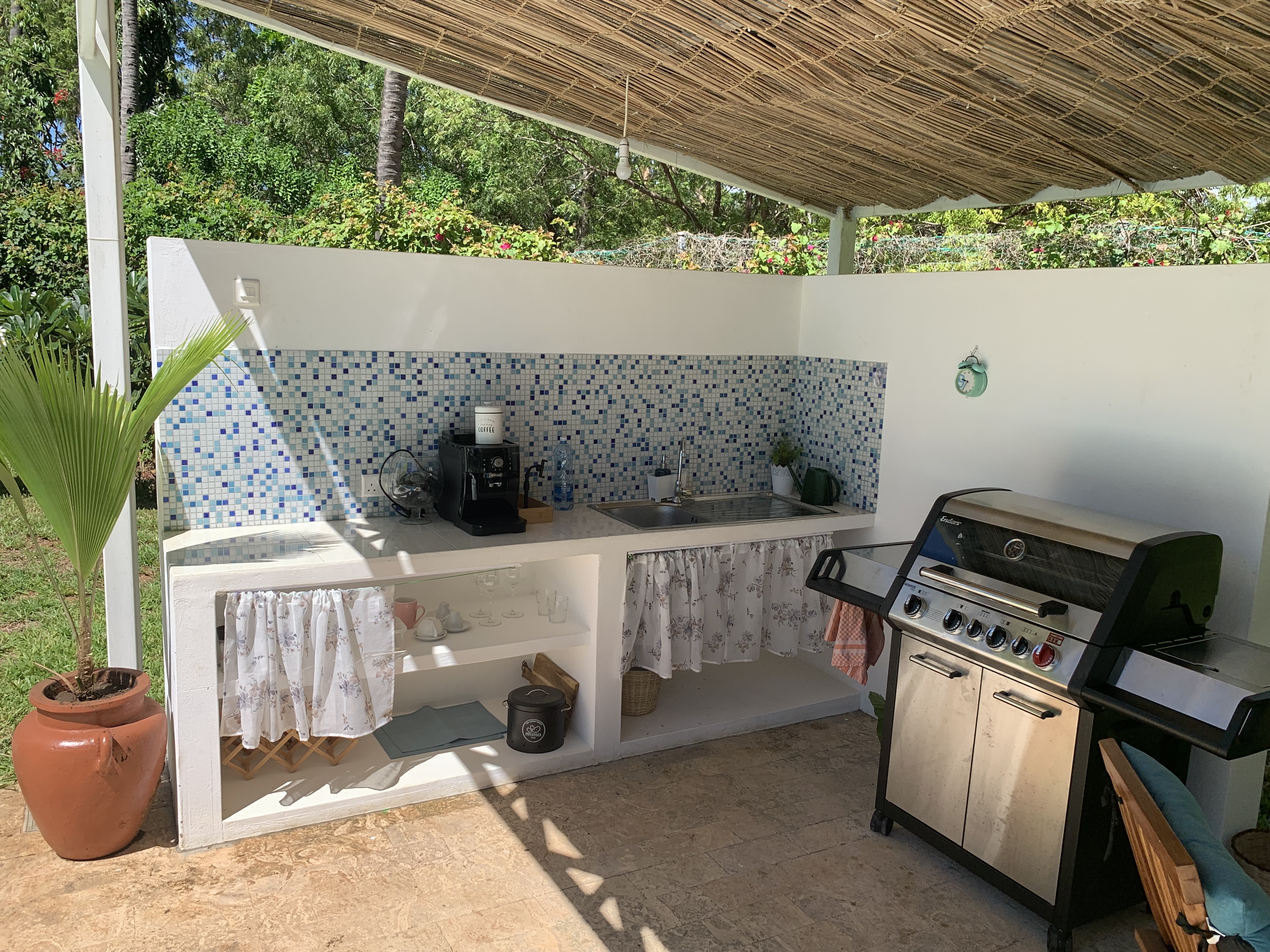 Outdoor kitchen